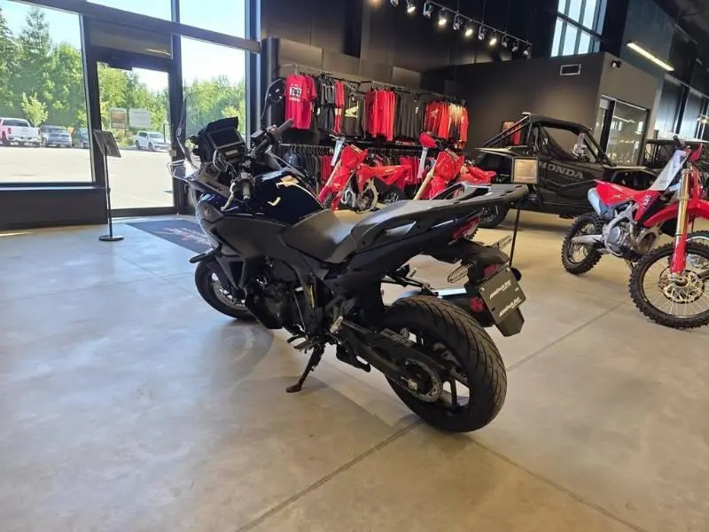 2025 Honda NT1100 ABS thumbnail 5