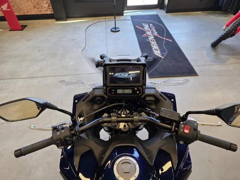 2025 Honda NT1100 ABS thumbnail 9