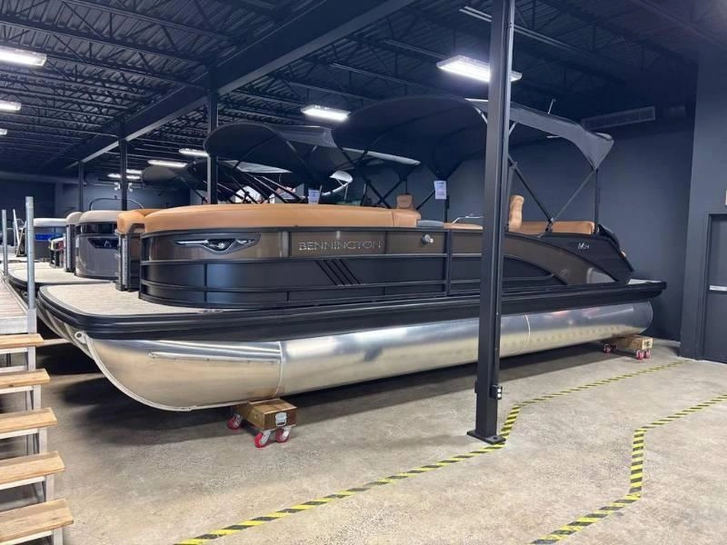 Bennington Marine M24 Serie Luxe 2026 alt