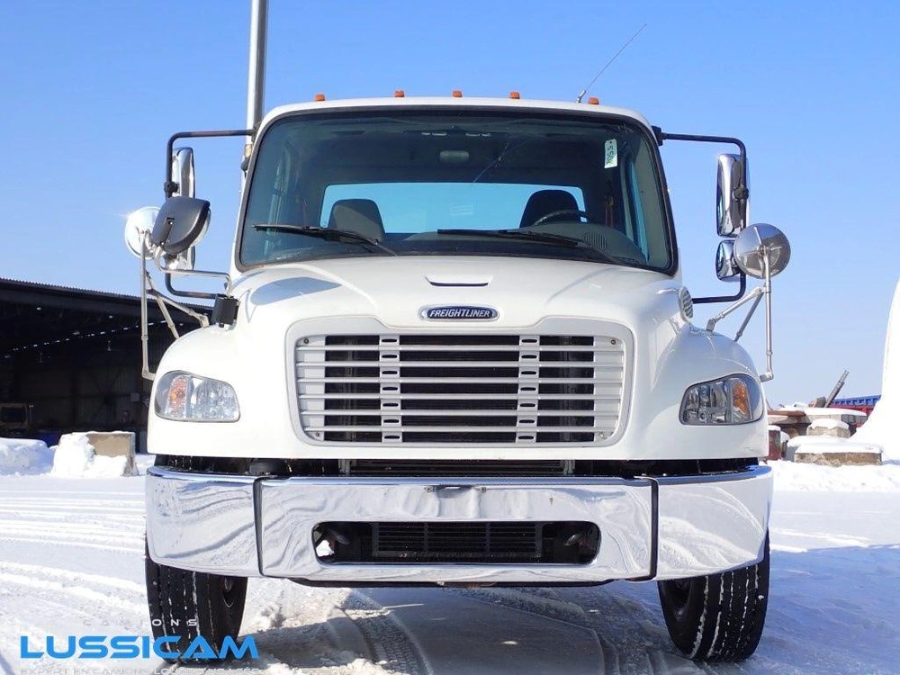 Freightliner M2106 2011