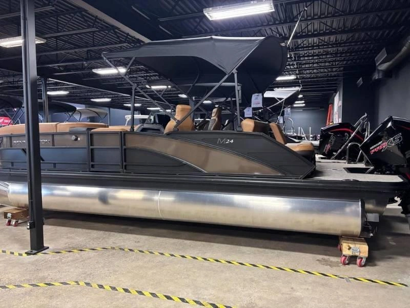 Bennington Marine M24 Serie Luxe 2026 alt