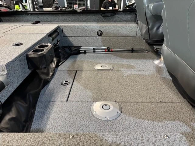 Lund Boat Co 1875 Impact Xs 2026 alt