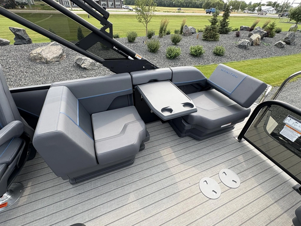 2025 Manitou Explore 24 Navigator Trifold 250 Mercury & Trailer alt