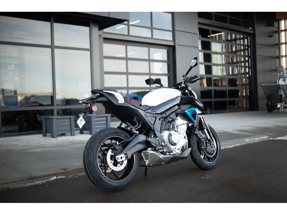 2026 Cfmoto 675nk alt