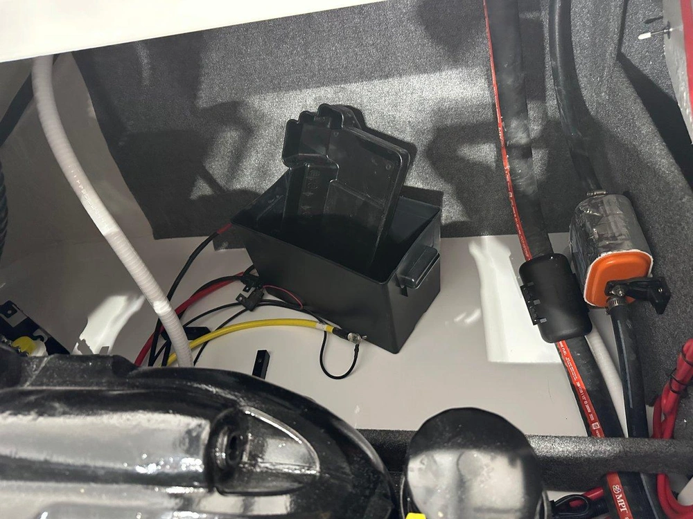 Four Winns H2 Horizon Freedom Io 2026 alt