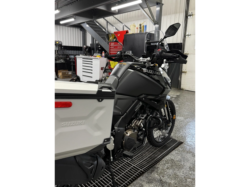 2024 Suzuki De 1050 alt