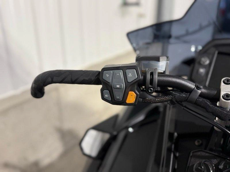 Polaris 850 Indy Xcr 136 2023 alt