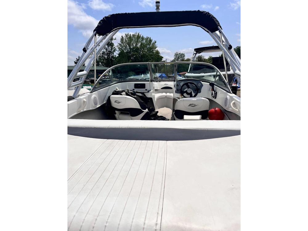 2011 Rinker Boat Co 186 alt