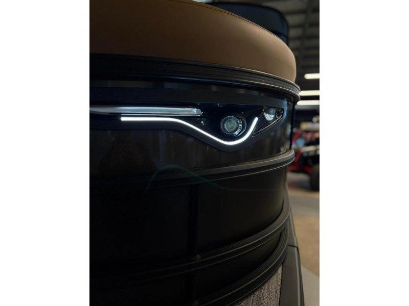 Bennington Marine M24 Serie Luxe 2026 alt