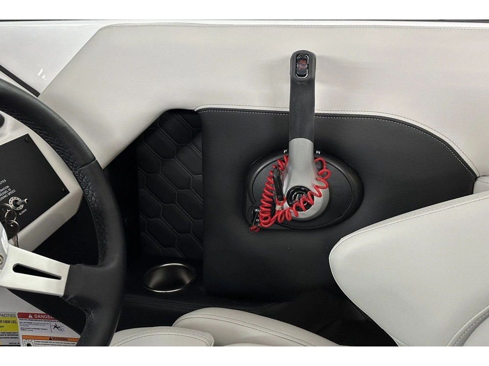 Four Winns H2 Horizon Freedom Io 2026 alt