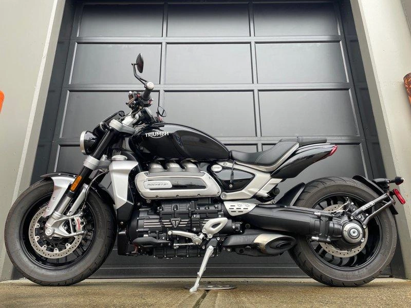 2022 Triumph Rocket 3 R alt
