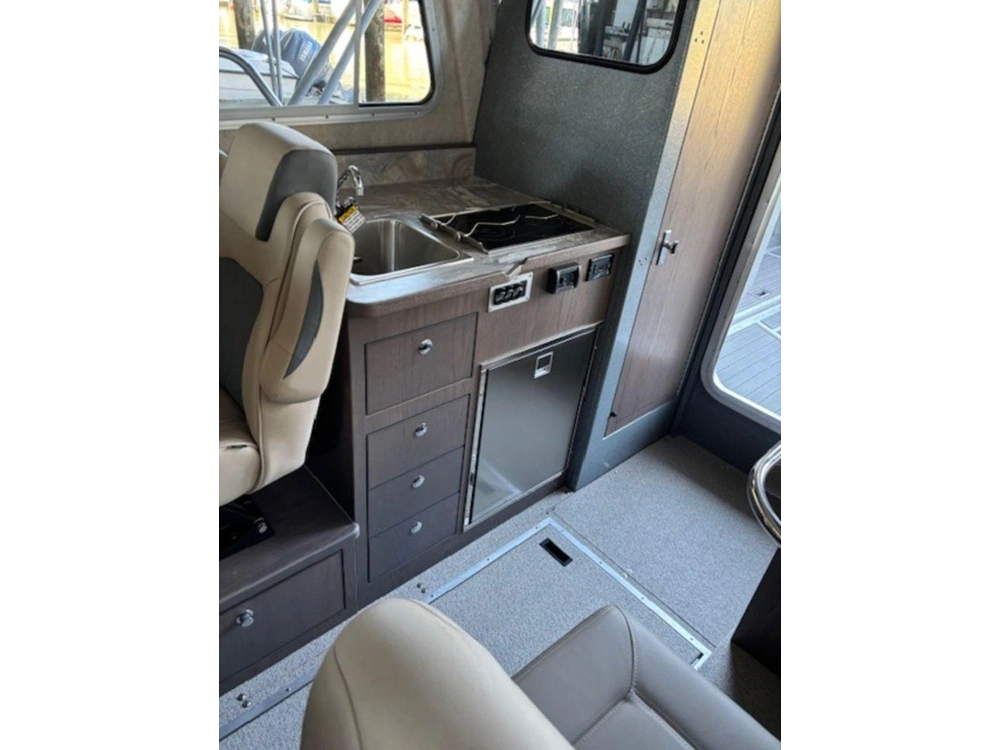 2026 Kingfisher 3025 Xrs alt