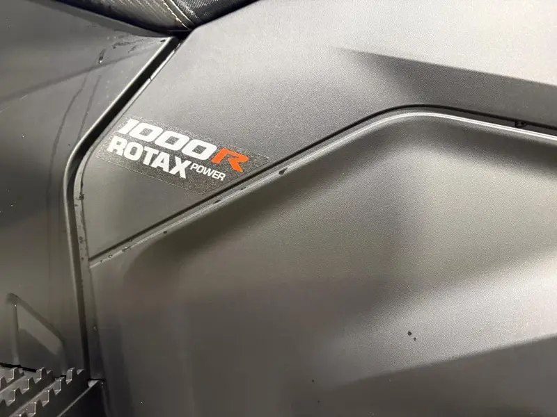 Can-Am Outlander MAX 6X6 Backcountry 1000R 2026