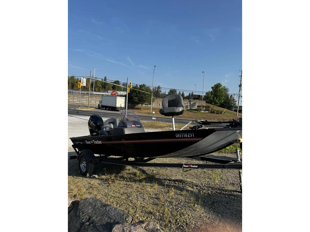 2021 Tracker Boats Bass Tracker Classic Xl alt