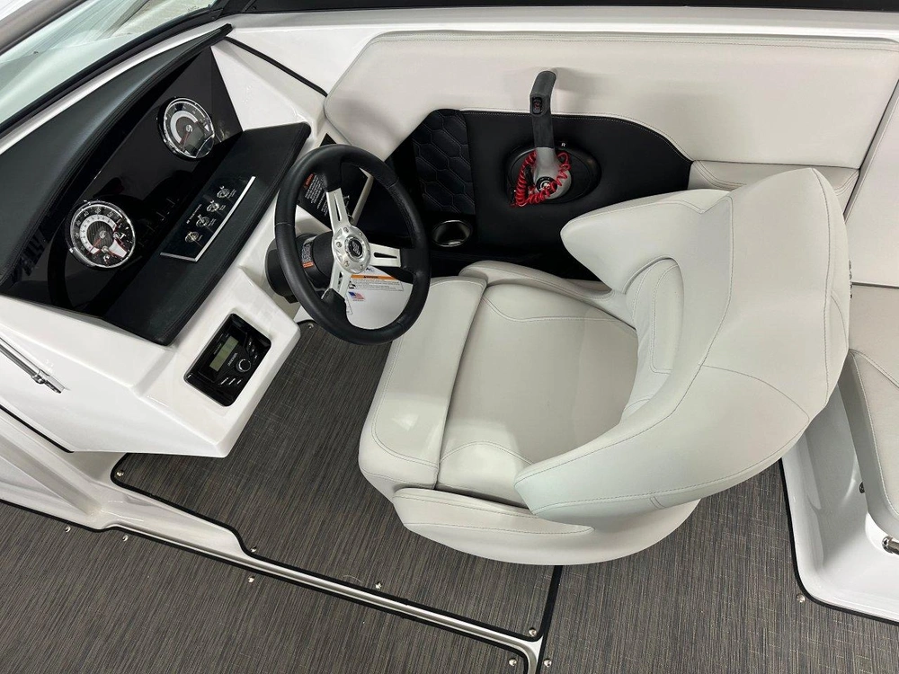 Four Winns H2 Horizon Freedom Io 2026 alt