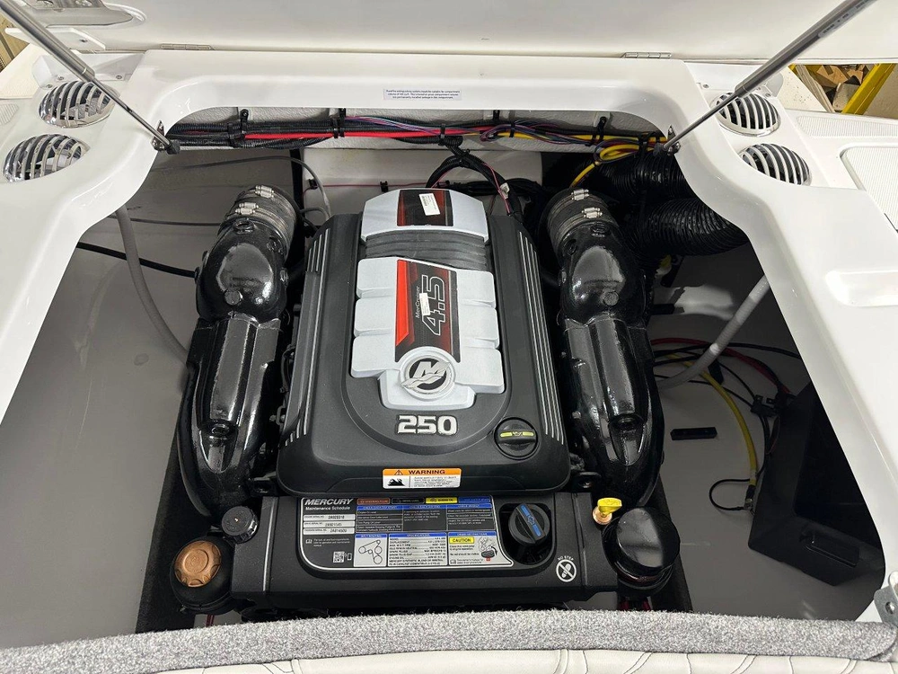 Four Winns H2 Horizon Freedom Io 2026 alt