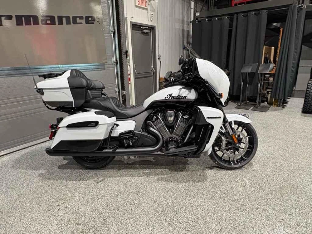 Indian Motorcycle Roadmaster Powerplus Dark Horse + 112 & Audio Package 2026 alt