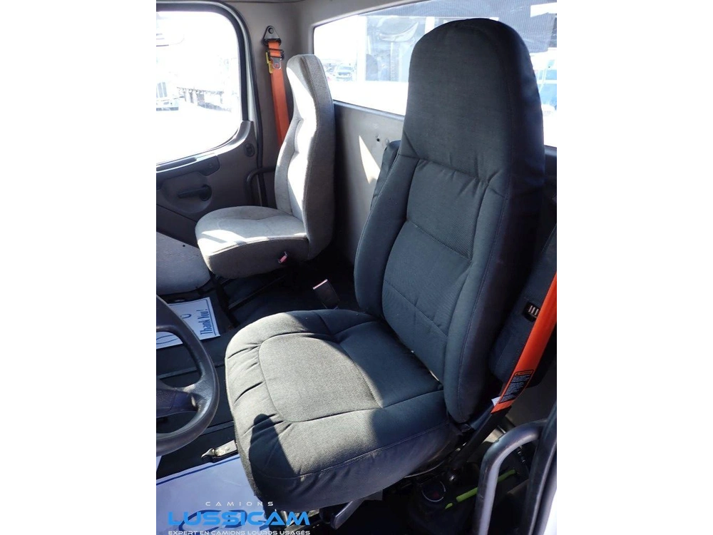 Freightliner M2106 2011