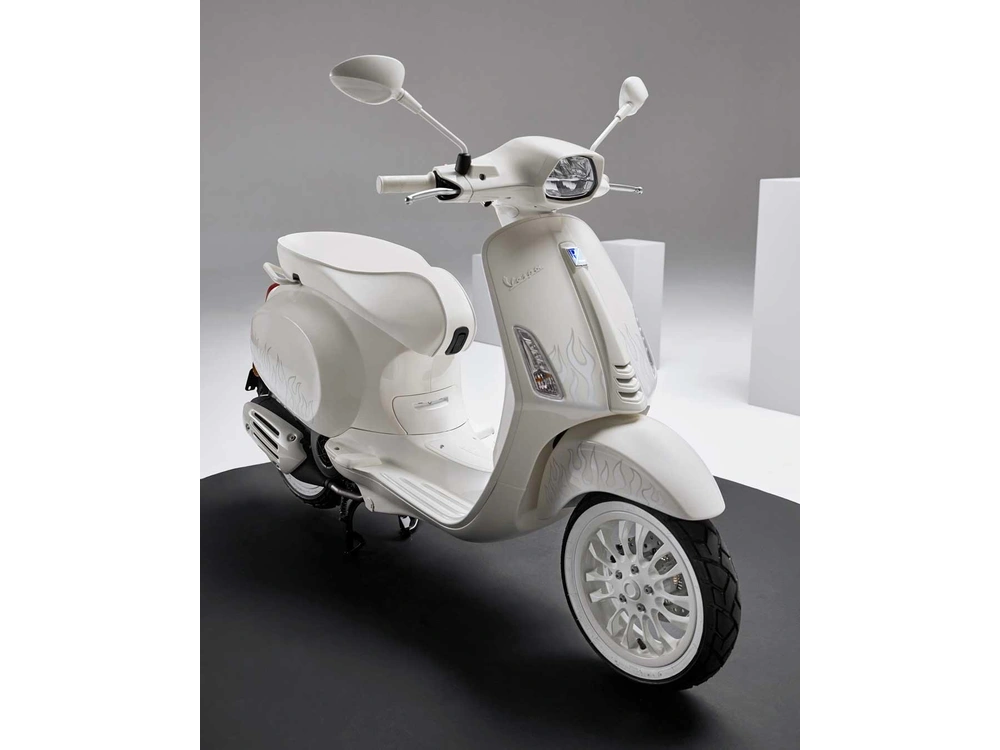 Vespa Sprint 50 Justin Bieber 2022 alt