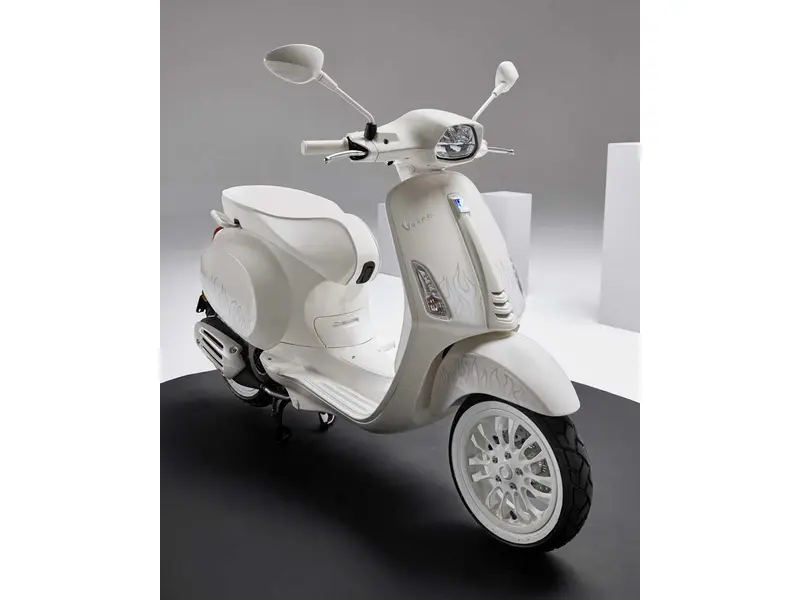2022 Vespa Sprint 50 Justin Bieber thumbnail 2