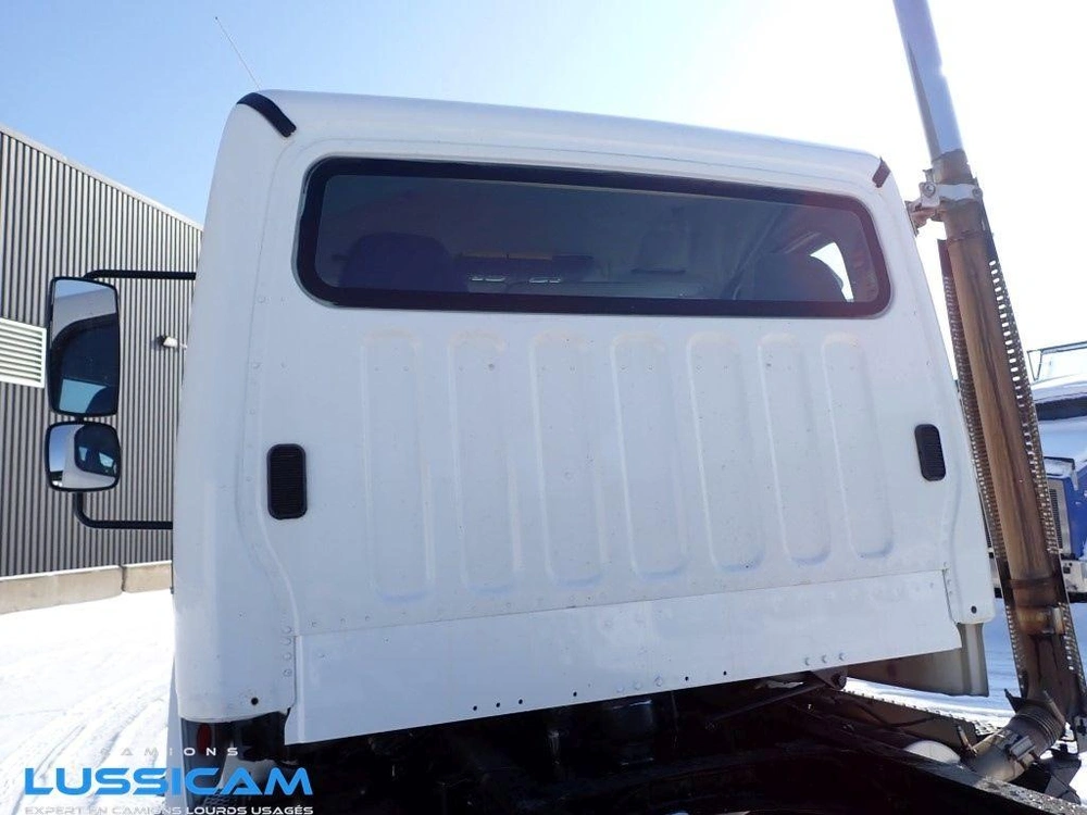 Freightliner M2106 2011
