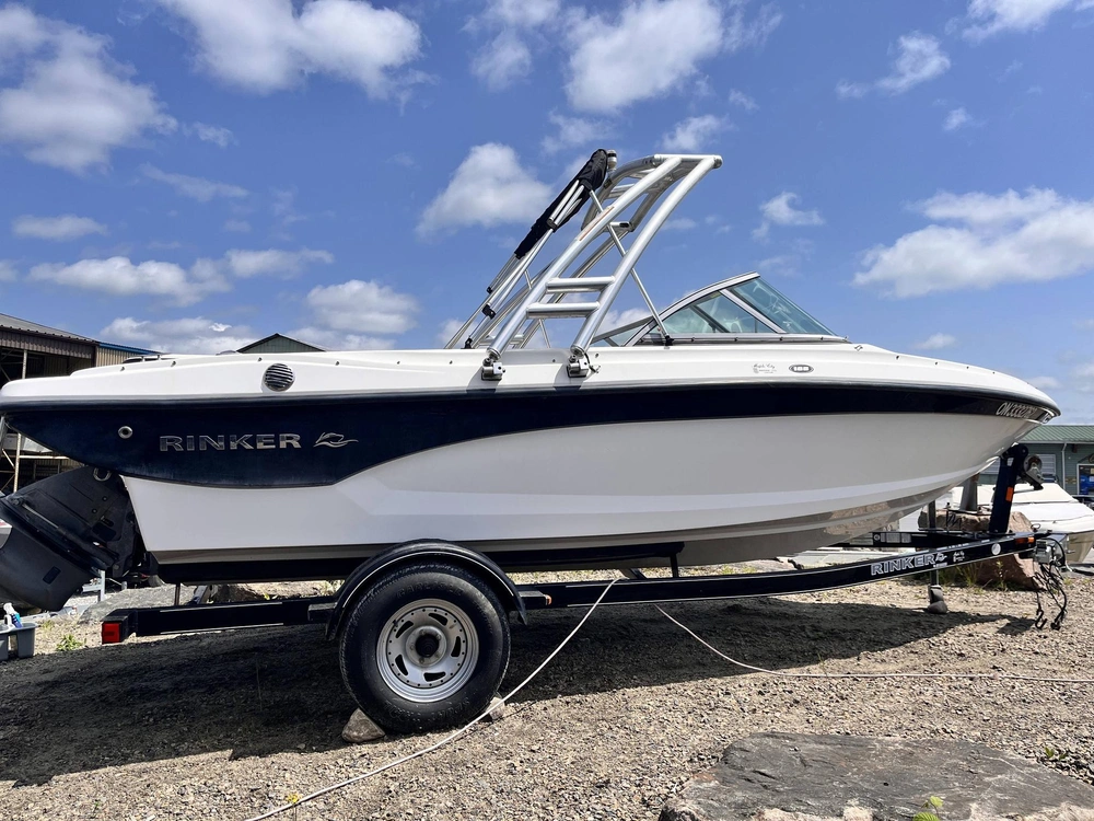 2011 Rinker Boat Co 186 alt