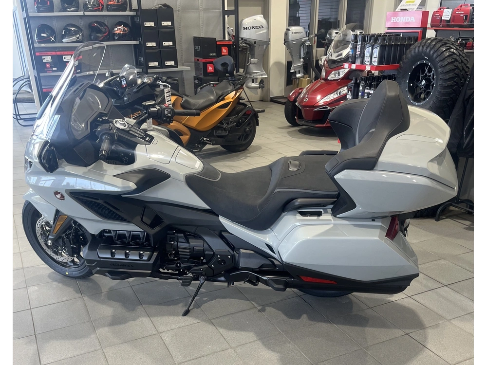 Honda Gold Wing Tour Dct Gl1800dt 2026 alt