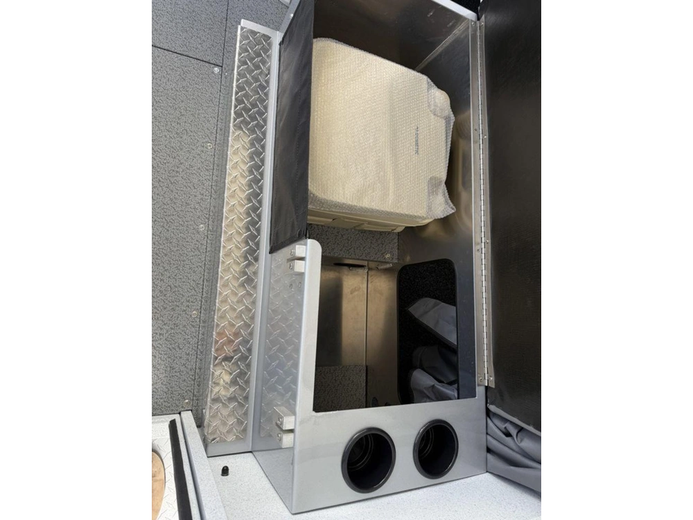 2025 Kingfisher 2425 Escape Ht alt