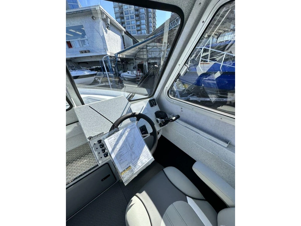 2025 Kingfisher 2225 Escape Ht alt