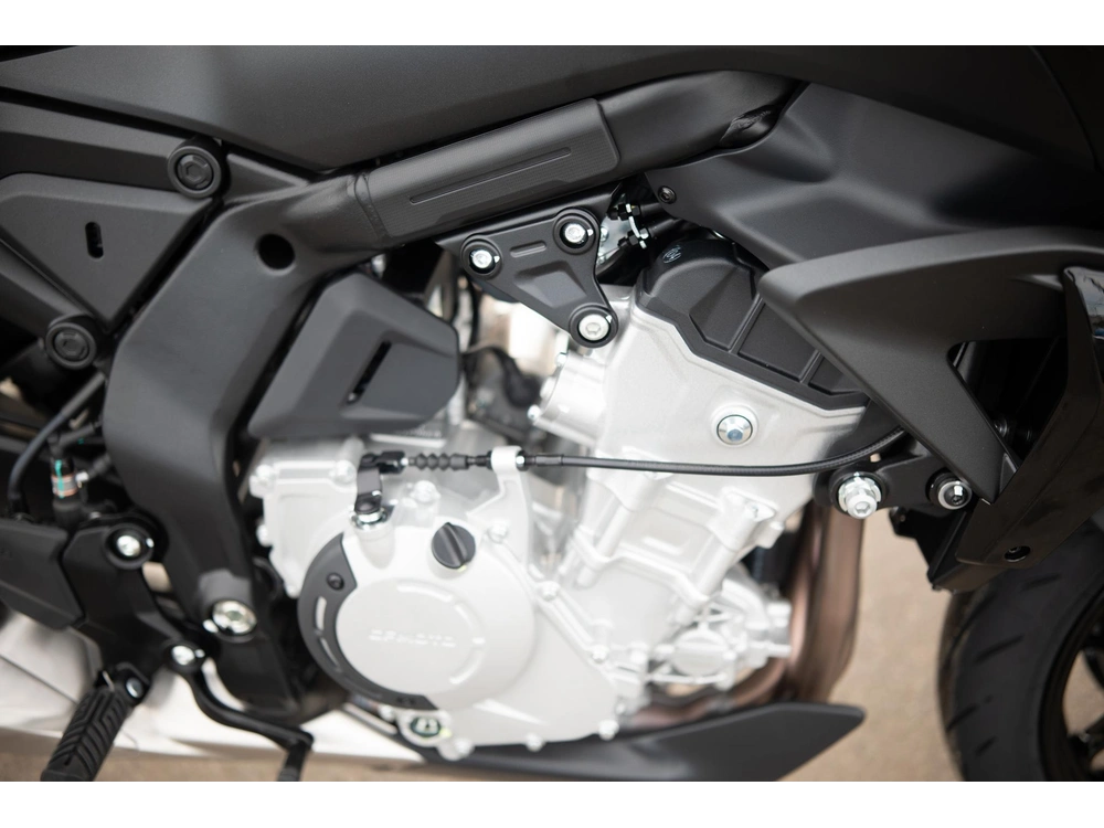 2026 Cfmoto 675nk alt