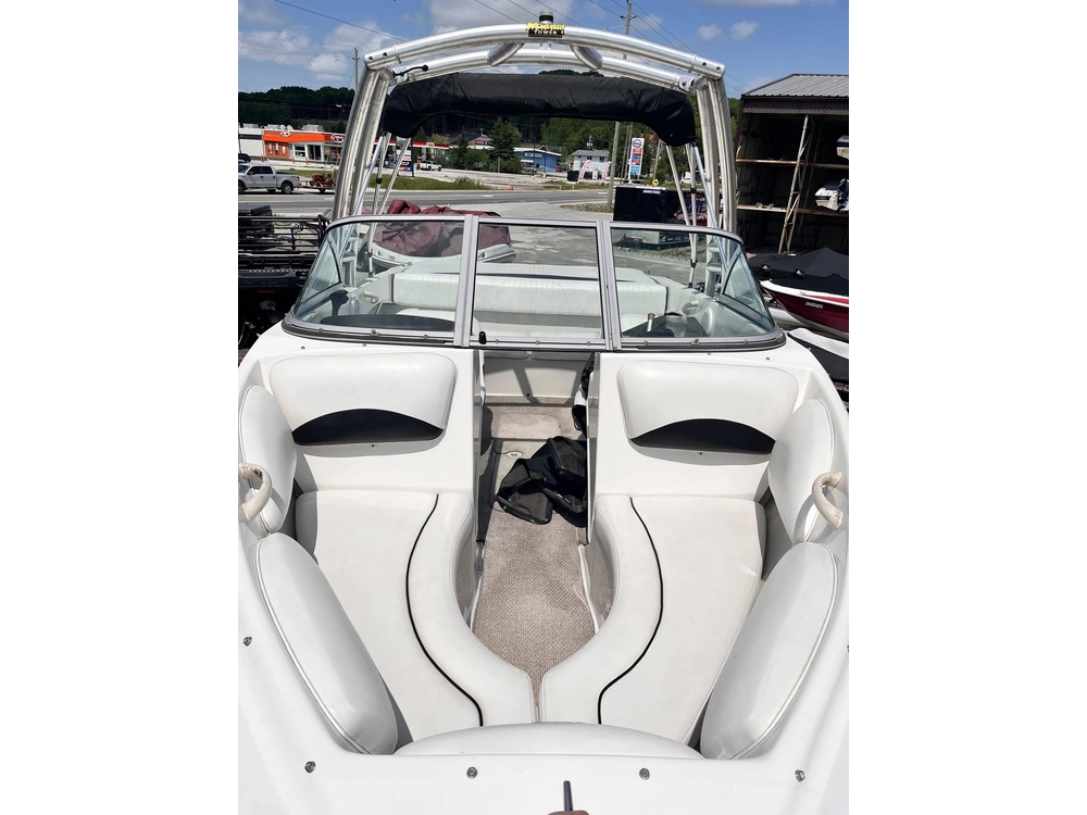 2011 Rinker Boat Co 186 alt