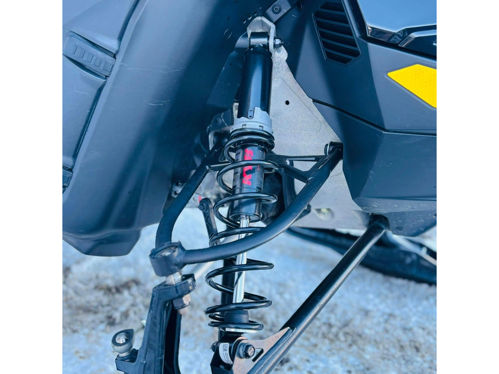 Bombardier Summit 850 Adrenaline E-tec 2024 alt