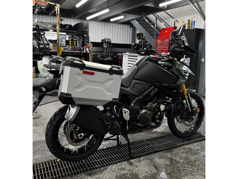 2024 Suzuki De 1050 alt