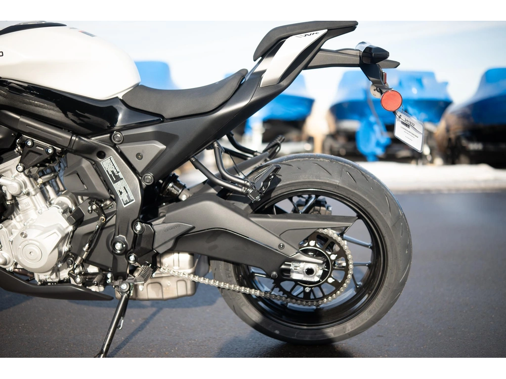 2026 Cfmoto 675nk alt