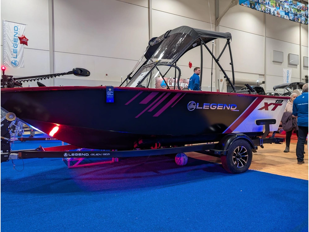 2026 Legend 18xt With Sport Package alt