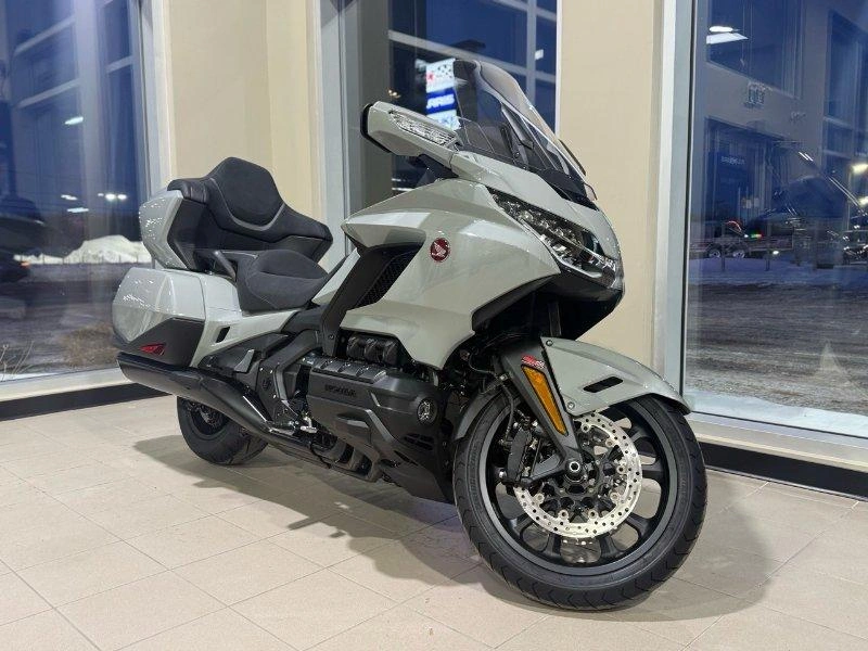 Honda Gold Wing Tour Dct 2026 alt