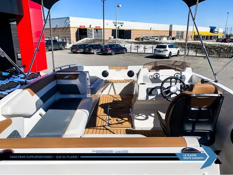 2025 STARCRAFT SVX 171 OB 90HP deck boat bateau Ponté