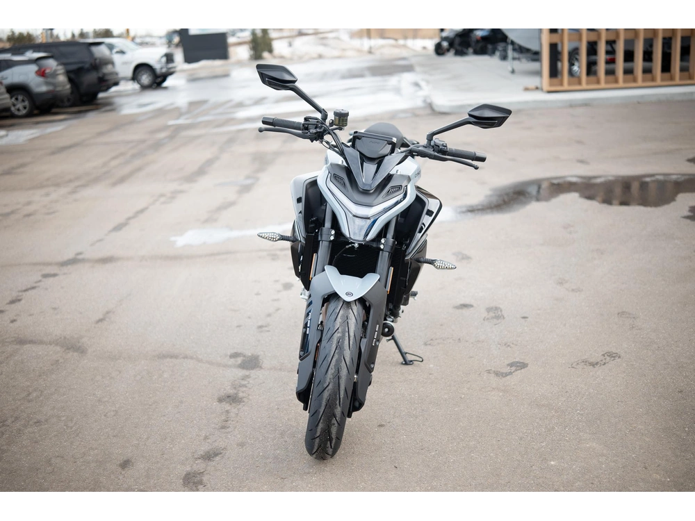 2026 Cfmoto 675nk alt