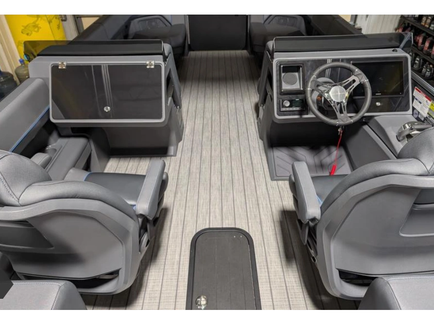 2025 Manitou Explore 24 Navigator Trifold 250 Mercury & Trailer alt