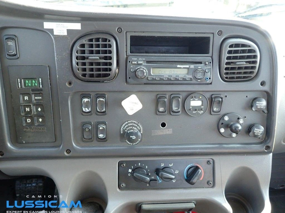 Freightliner M2106 2011