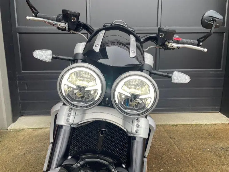 2022 Triumph Rocket 3 R thumbnail 18