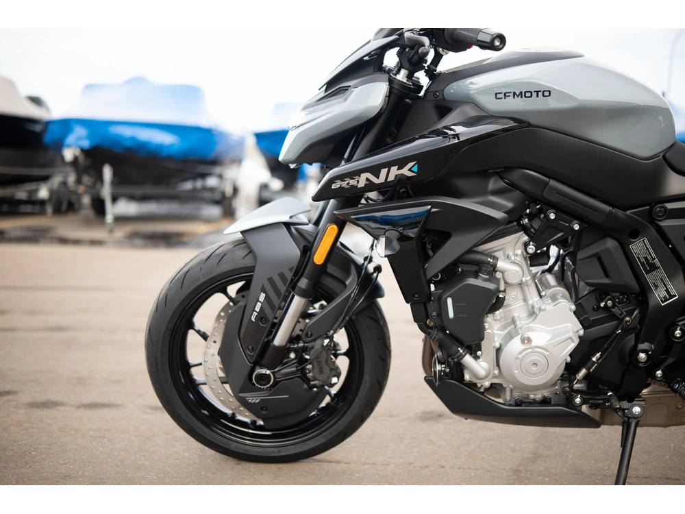2026 Cfmoto 675nk alt