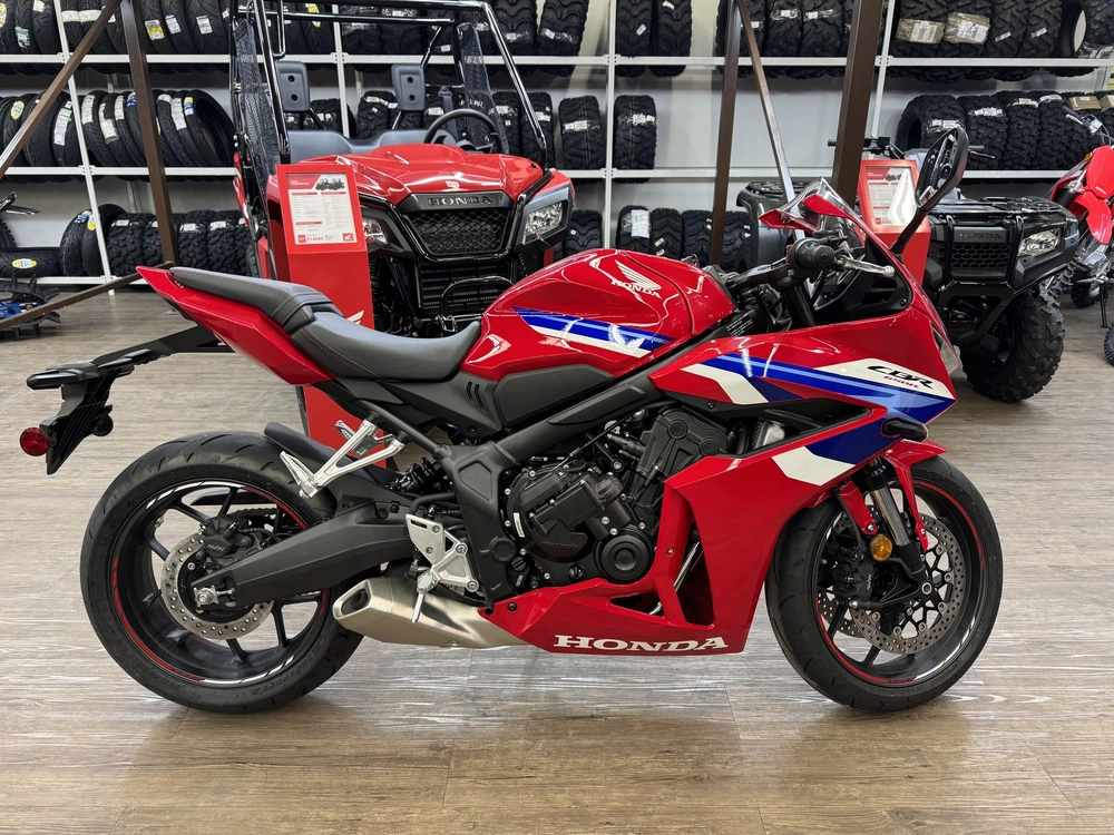 2026 Honda Cbr650r E-clutch (abs) alt