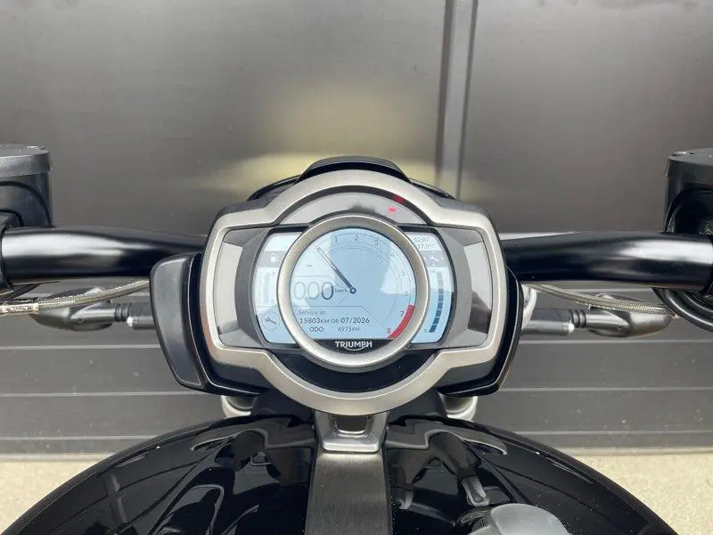 2022 Triumph Rocket 3 R thumbnail 17