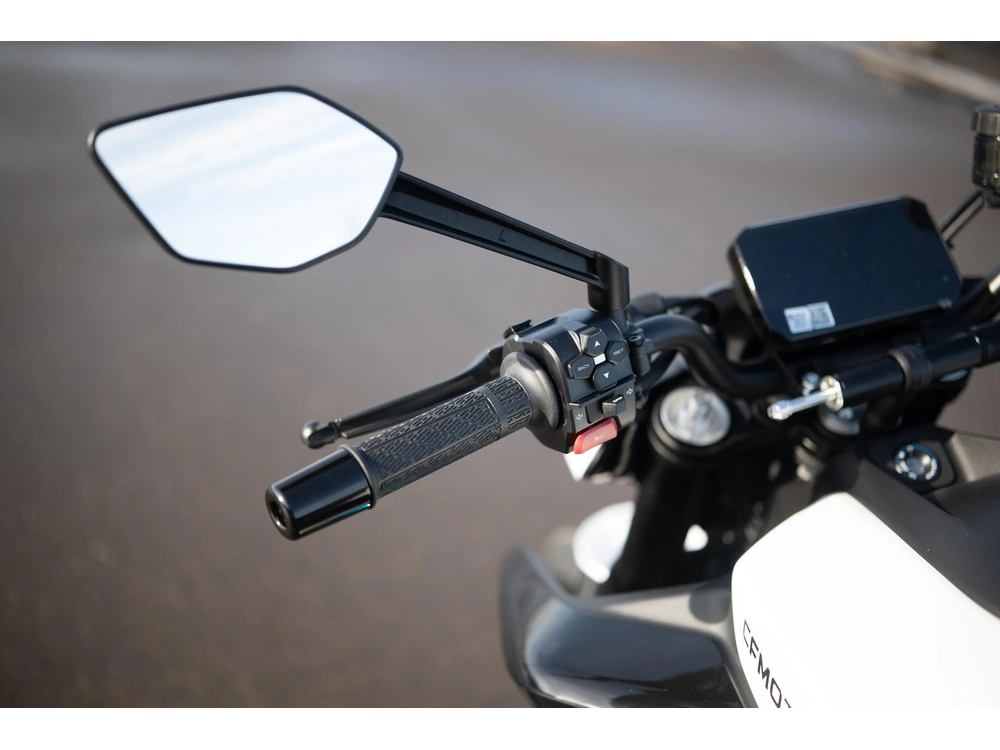 2026 Cfmoto 675nk alt