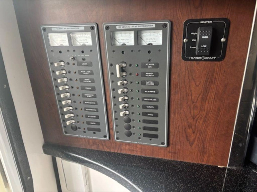 2016 Campion 825i alt