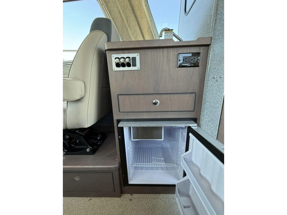 2025 Kingfisher 2725 Xrs alt