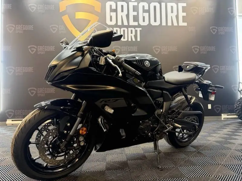 2025 Yamaha YZF-R7 thumbnail 2