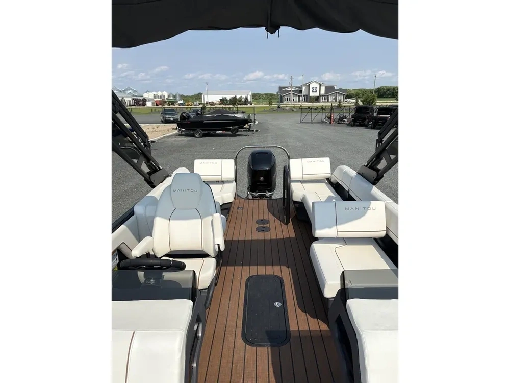 2025 Manitou Explore Switchback 26 Trifold Shp575 alt