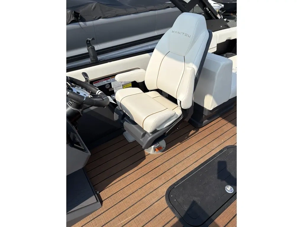 2025 Manitou Explore Switchback 26 Trifold Shp575 alt